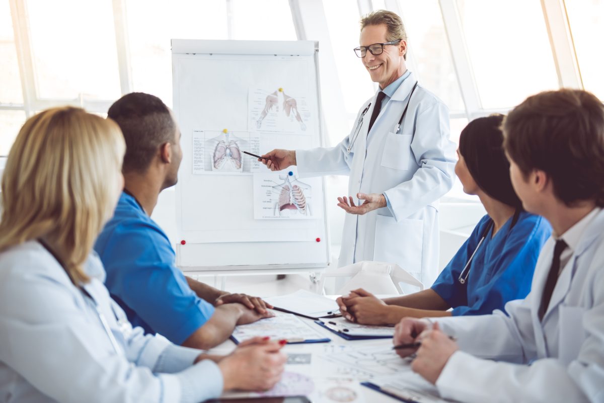 Successful,Medical,Doctors,Are,Listening,To,The,Speech,Of,Handsome